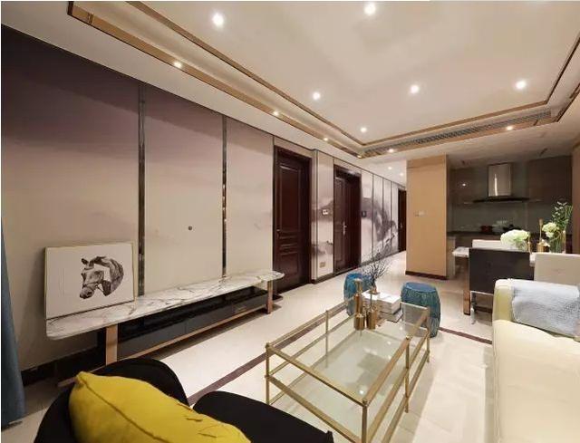 師傅在吊頂上加一圈線條，效果居然這么美