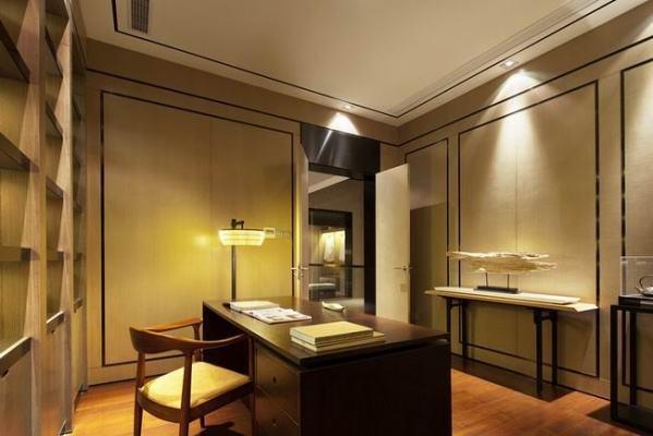 師傅在吊頂上加一圈線條，效果居然這么美