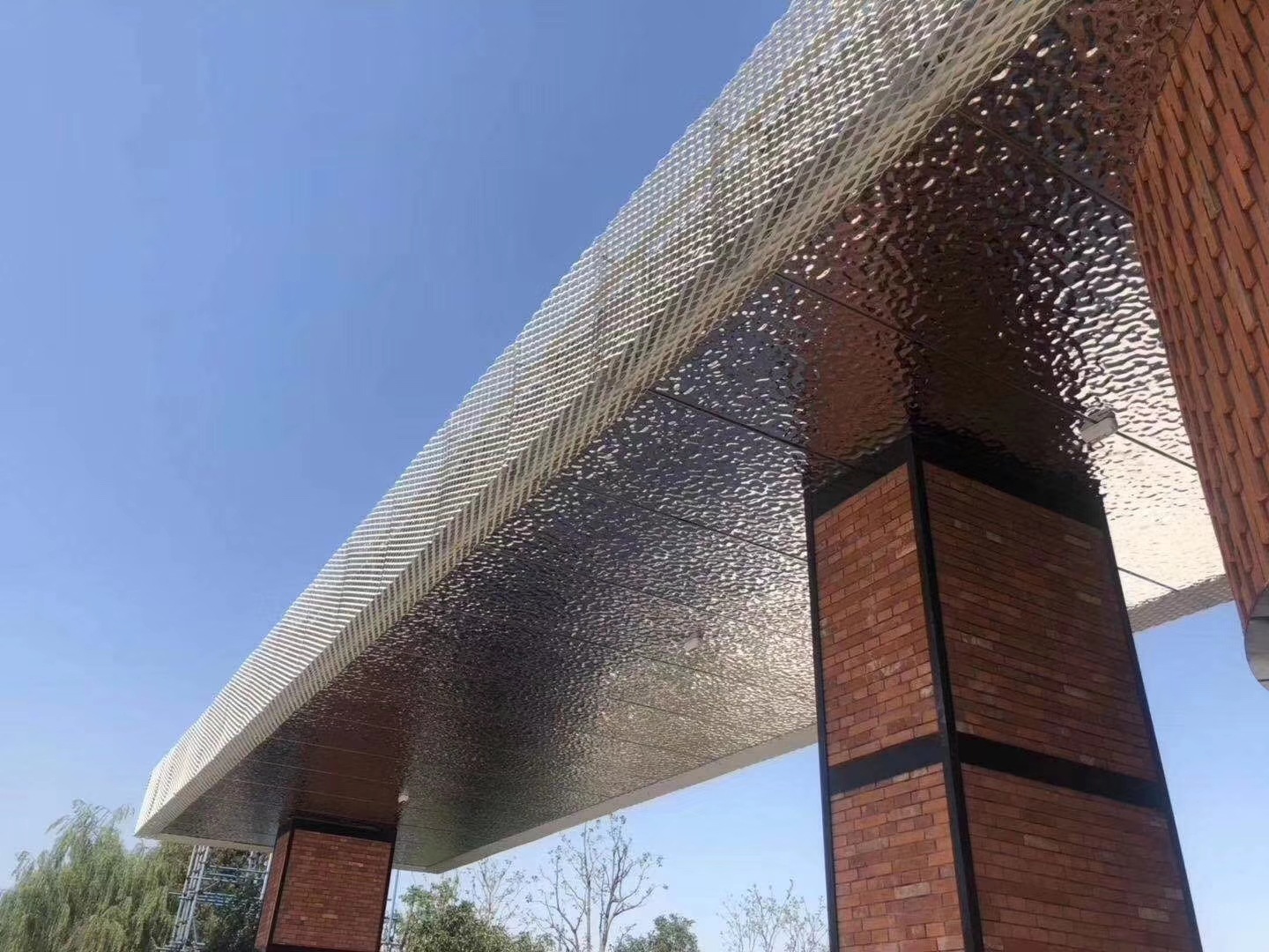 長條不銹鋼水波紋吊頂圖片 長條不銹鋼水波紋吊頂圖片